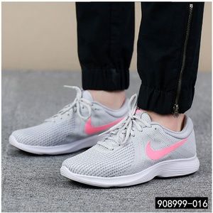 revolution 4 running sneaker